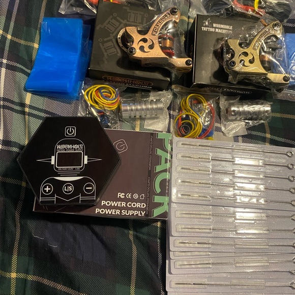 Wormhole Tattoo starter kit with two tattoo guns - Picture 8 of 9
